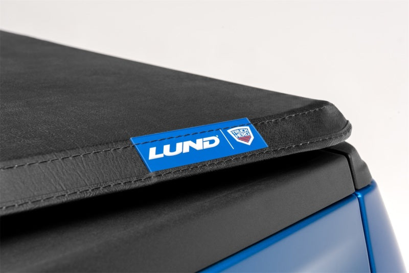 Lund 04-12 Chevy Colorado (5ft. Bed) Genesis Tri-Fold Tonneau Cover - Black